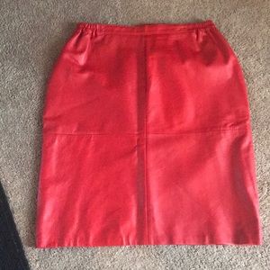 Genuine leather skirt with lining